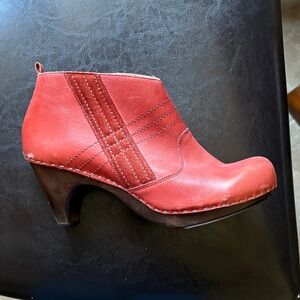 Chic Leather Booties!